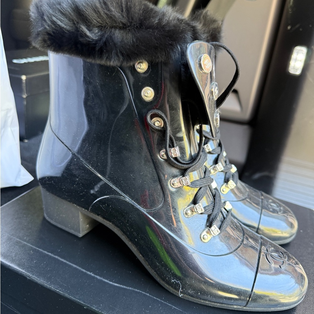 CHANEL Black Patent Leather Boots with Fur Trim